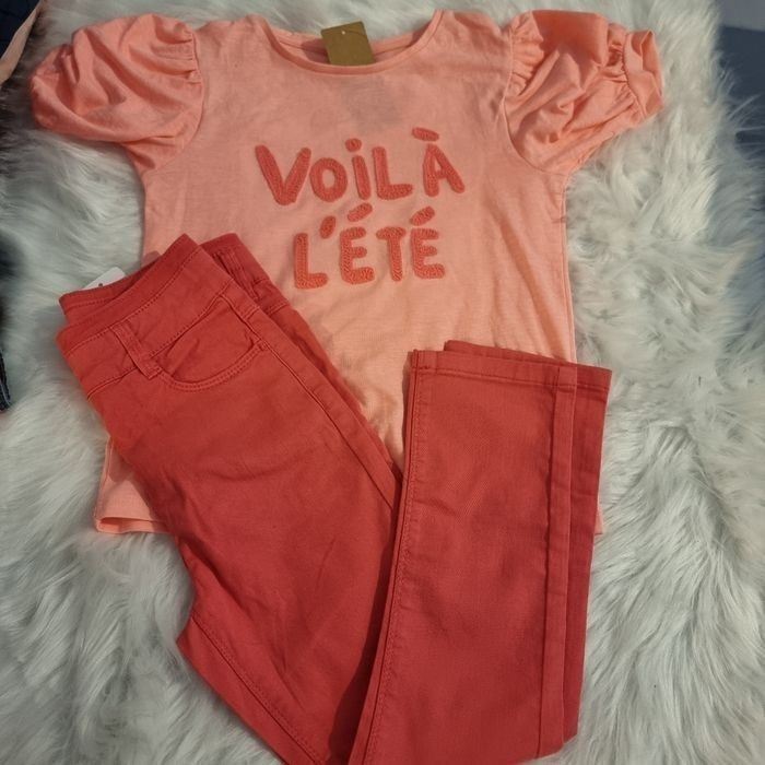 Neufs 🌺⚘️ensemble pantacourt et teeshirt mc 8 ans fille