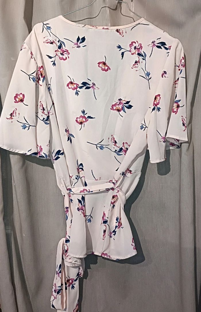 Très jolie blouse avec ceinture t.44 Primark - photo numéro 2
