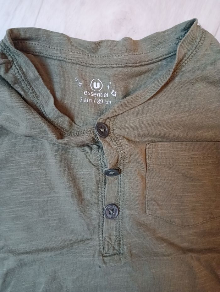 Lot 2 t-shirts 2 ans " U Essentiel" - photo numéro 9