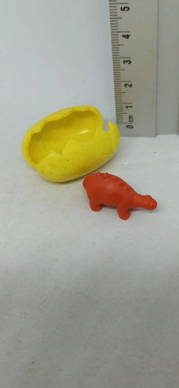 Bébé dinosaure dans son œuf coquille playmobil