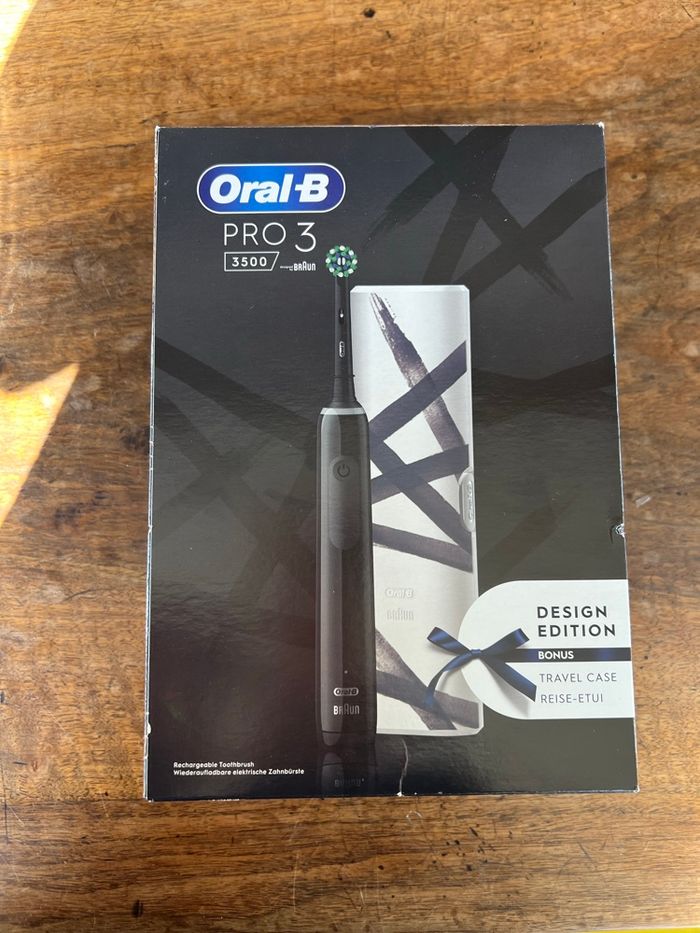 Brosse à dents électrique Oral B Pro 3 noire pour homme - photo numéro 4