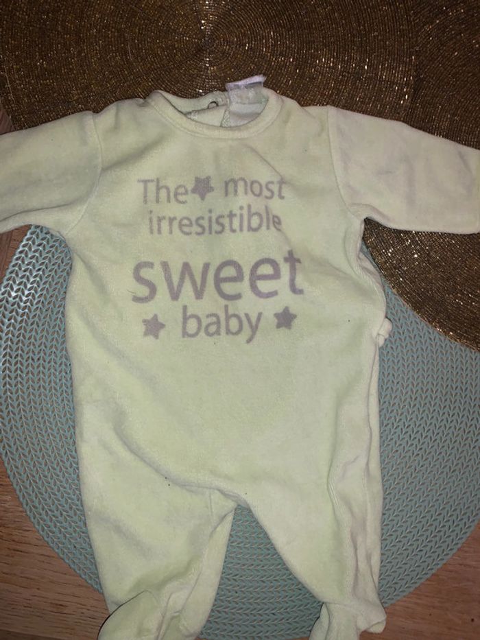 Deux pyjamas 1 mois excellent état - photo numéro 5