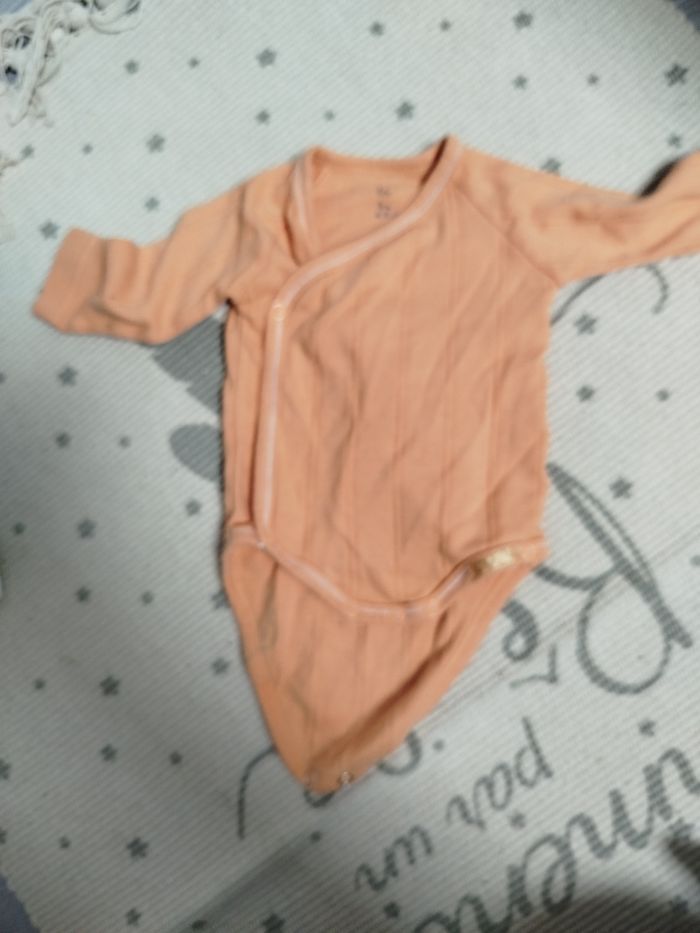 Lot de body cache coeur taille 3 mois - photo numéro 5
