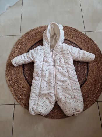 Jolie combinaison pilote taille 6 et 9 mois