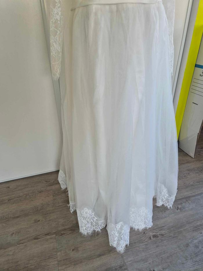 Robe de mariée avec manches en dentelle - photo numéro 3