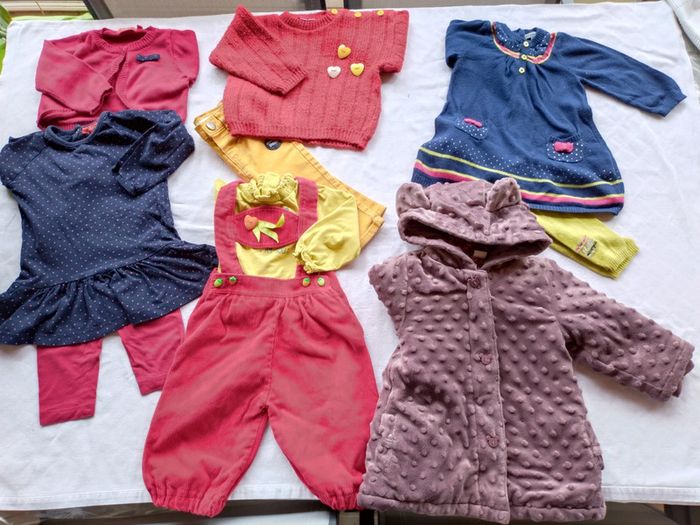 Lot 4 ensembles et 1 manteau fille 12 mois demi saison hiver
