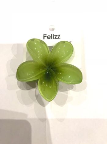 Pince fleur de tiaré verte neuve avec étiquettes