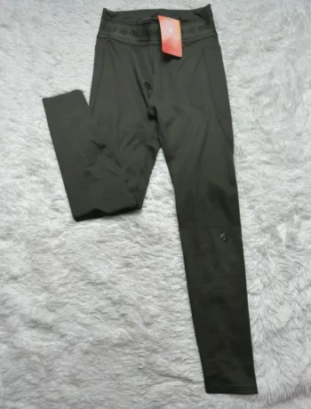 Legging Oceans Apart