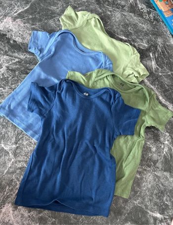 Lot de 4 tshirts simple uni