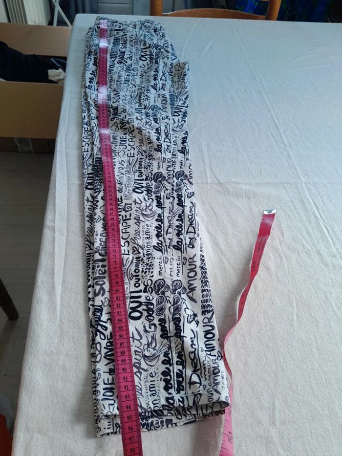 Pantalon slim taille basse imprimé FB sister très bon état - photo numéro 12