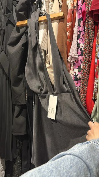 Robe Zara dos ouvert satiné