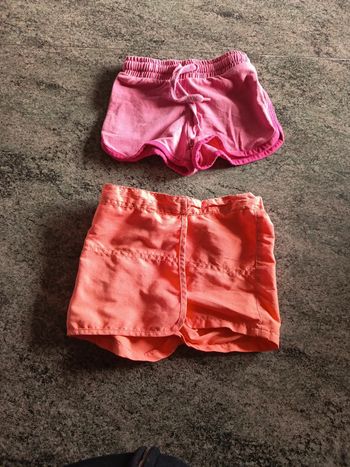 Lot de 2 shorts taille 2 ans