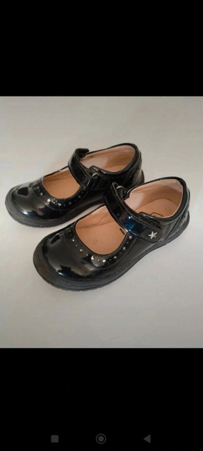 Jolie soulier vernis pointure 24