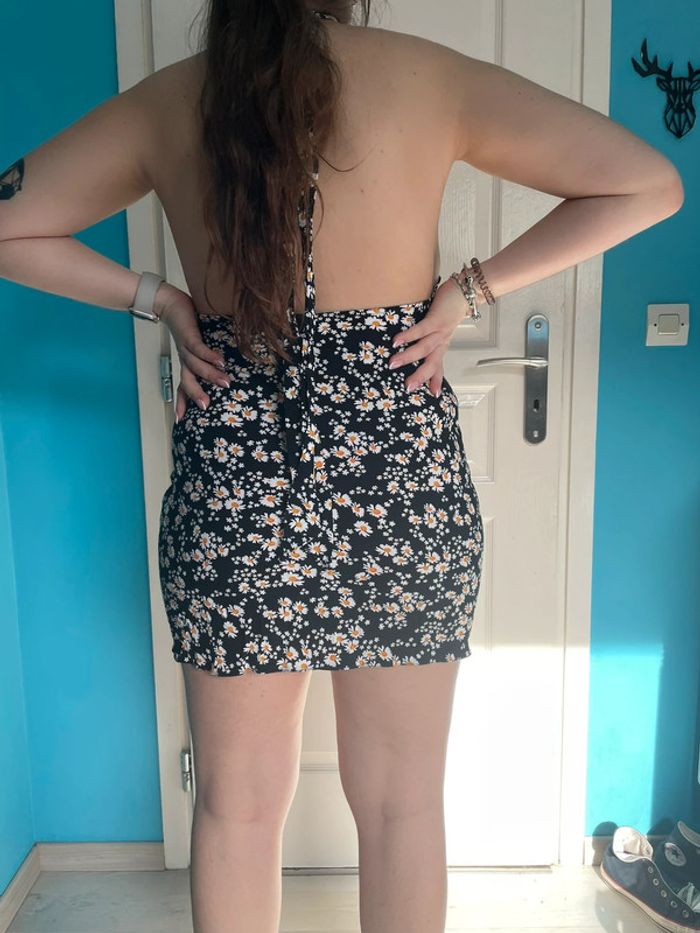 Robe courte moulante ASOS Design col montant dos nu - Imprimé marguerites - photo numéro 4
