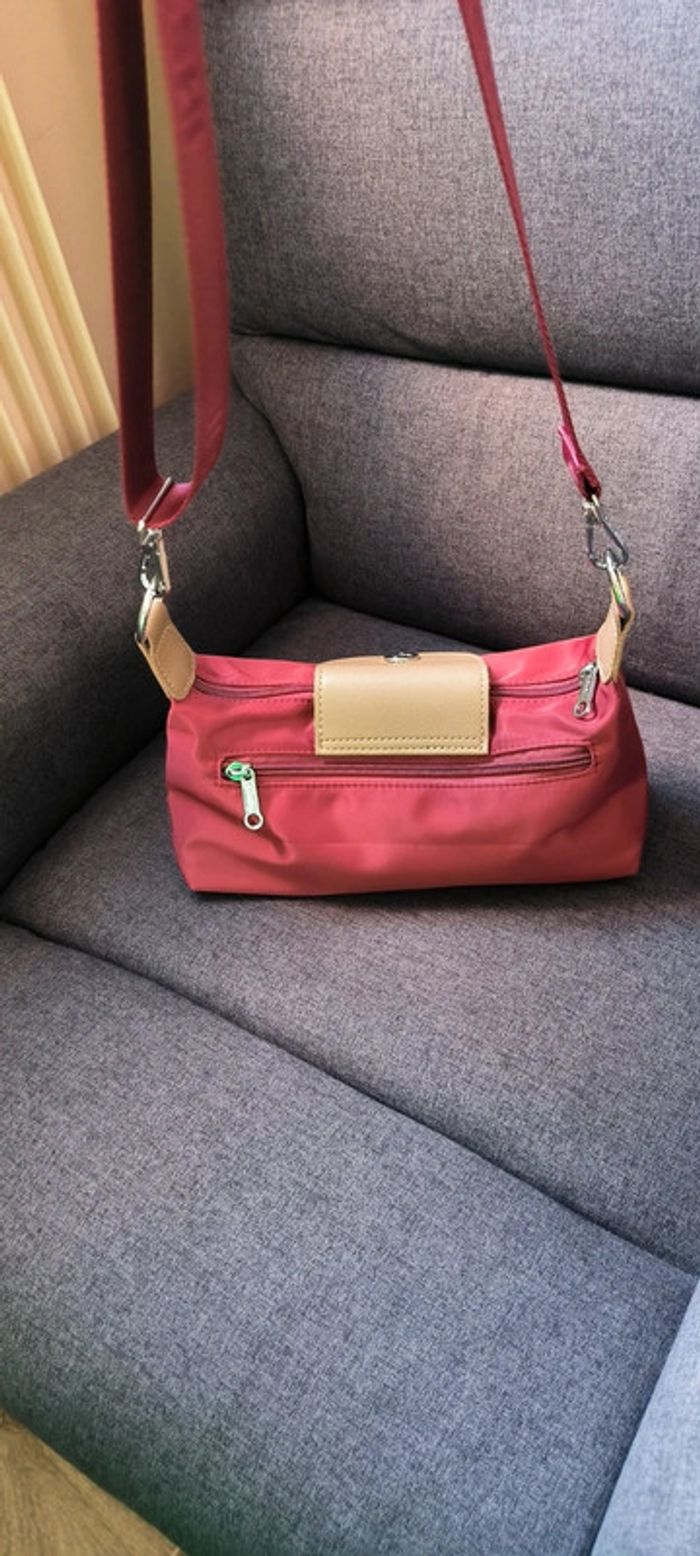 Sac à bandoulière de très bonne qualité avec compartiment - photo numéro 3