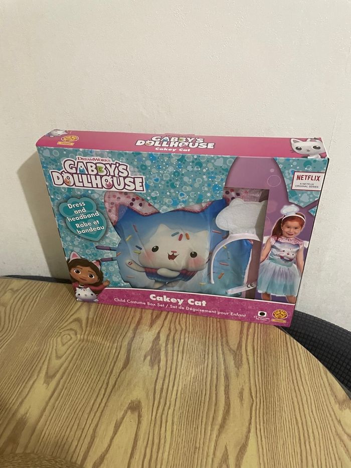 Gabby’s Dollhouse set de déguisement Cakey Cat robe et serre tête.