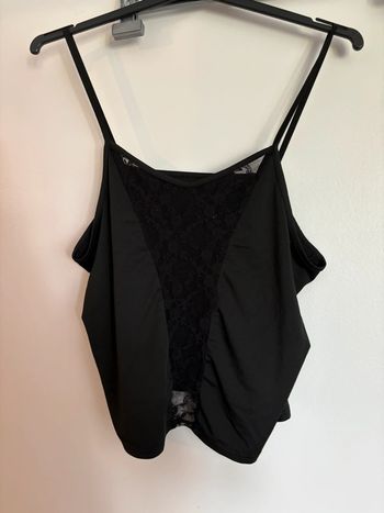 Top noir 1XL avec empiècements dentelle