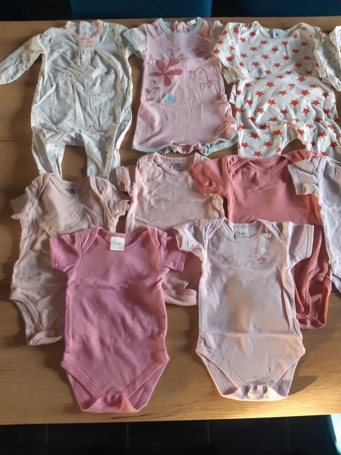 Lot pyjamas et bodies 12 mois - photo numéro 2