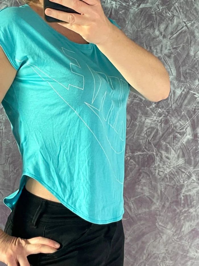 Superbe top court Nike - photo numéro 2