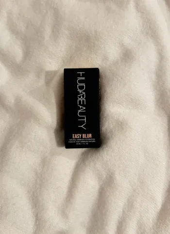 Font de teint easy blur Hudabeauty