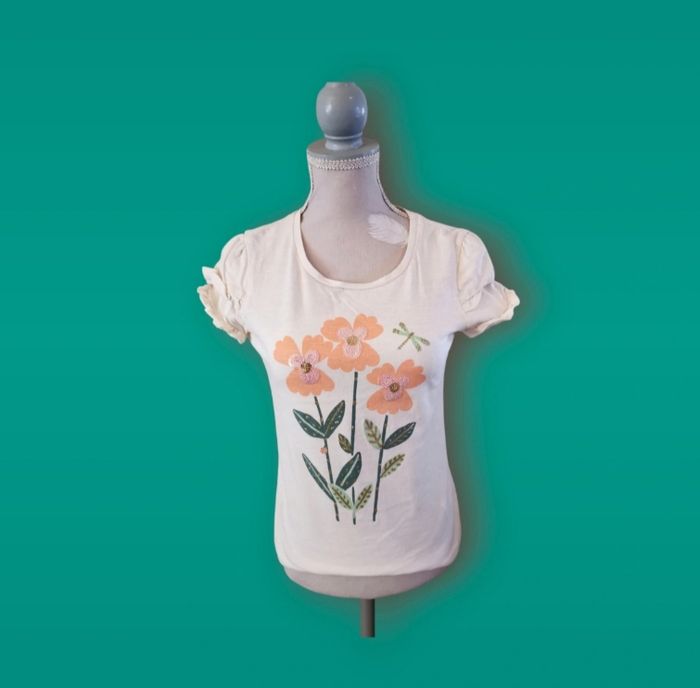 T shirt C&A beige fleurs sequins et paillettes taille 8 ans