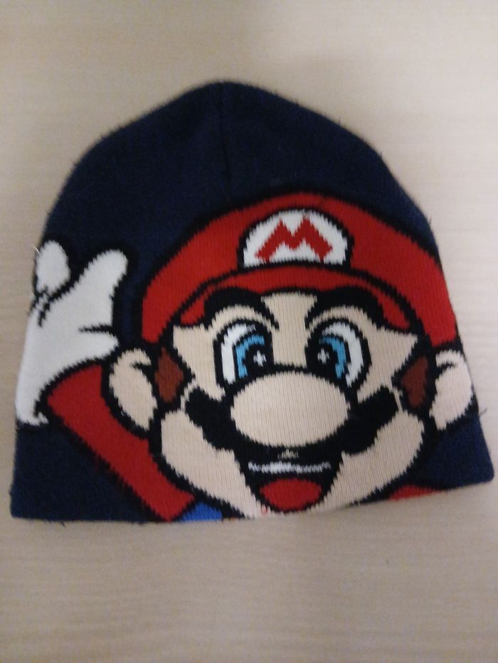 Bonnet  mario taille 2/4  ans matiere coton,polyster tres bonne etat - photo numéro 4