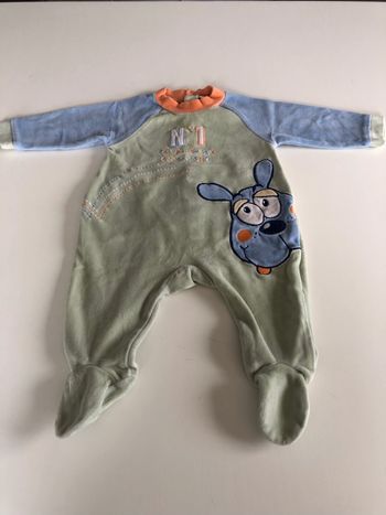 Dors bien en velours vert 3 mois