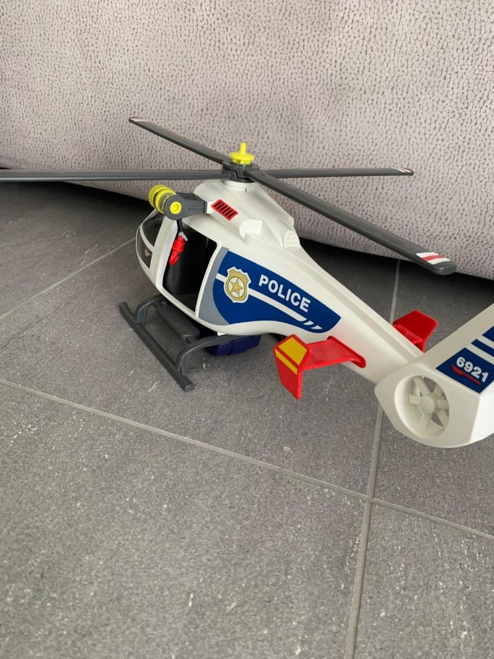 Playmobil hélicoptère de Police avec son policier. - photo numéro 2