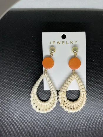 Boucles d’oreilles en rotin neuve