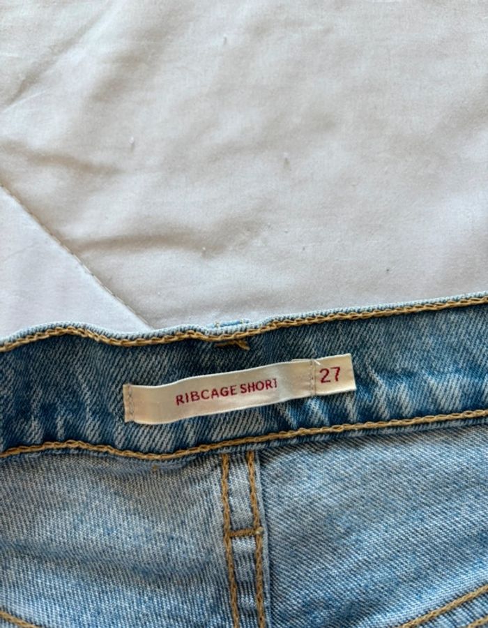 Short Levi’s Ribcage mini court W27 taille haute 36/38 S/M effet frangé imprimé logo bleu clair - photo numéro 5