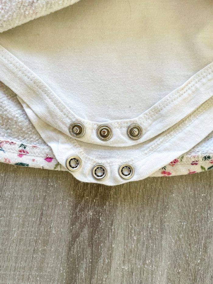 Robe body à fleurs Primark taille 3/6 mois - photo numéro 7