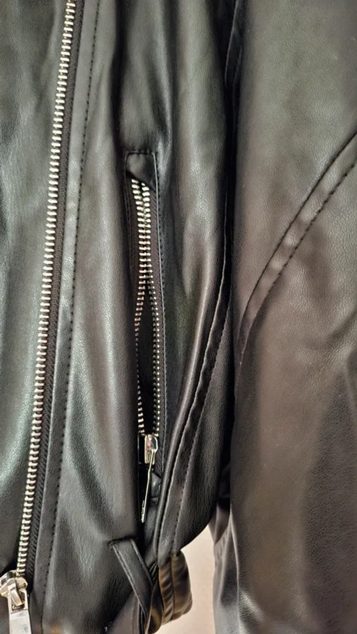 Blouson noir - photo numéro 4
