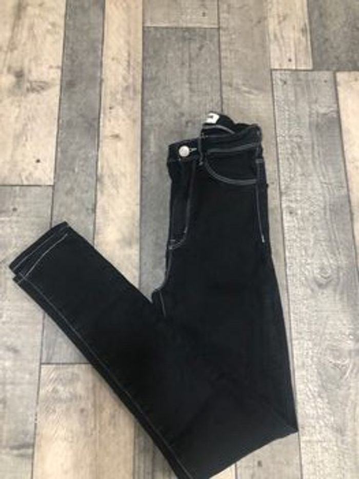 Neuf jeans élastiques - photo numéro 1