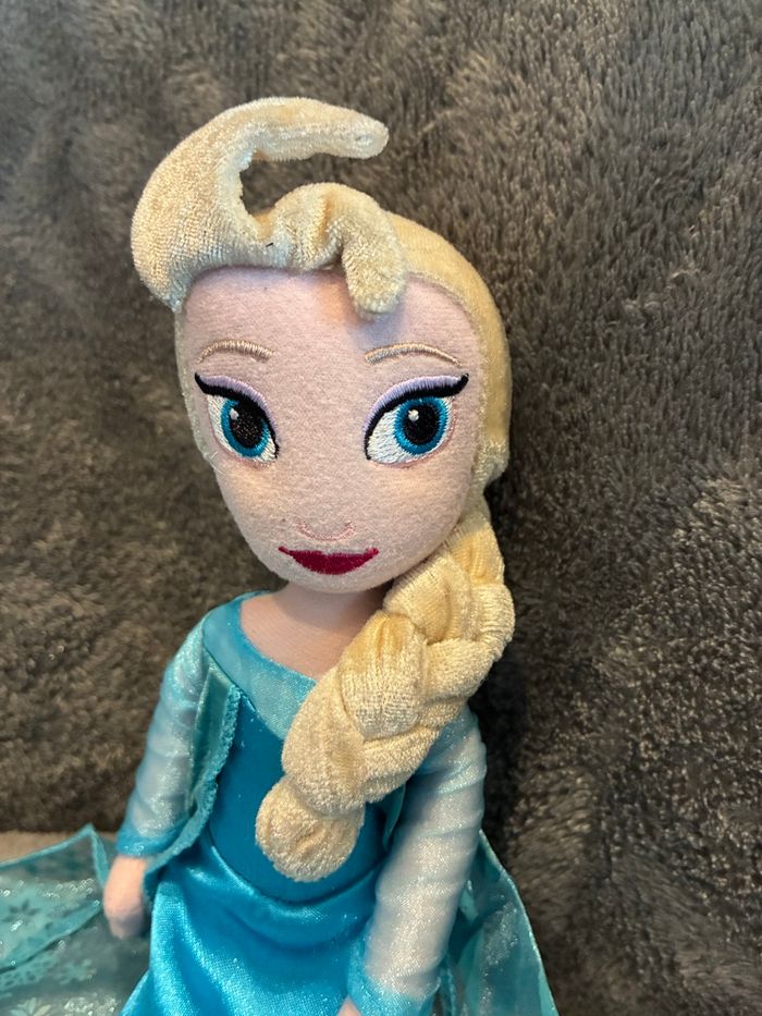 Lot peluches Disney la reine des neiges - photo numéro 7