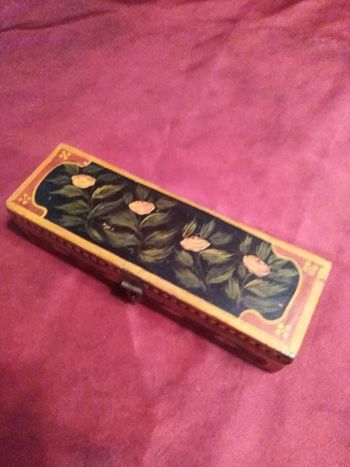 Plumier avec des fleurs