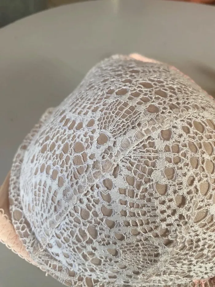 Soutien-gorge neuf Victoria’s Secret 💖 dentelle rose – Taille 90D - photo numéro 3