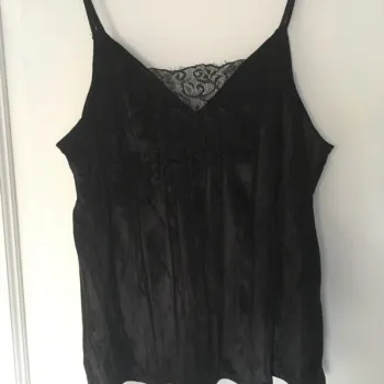 Top velour dentelle