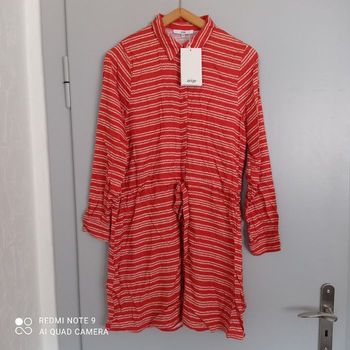 Robe rouge à imprimé t36