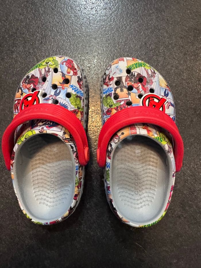 Crocs AVENGERS taille 24/25