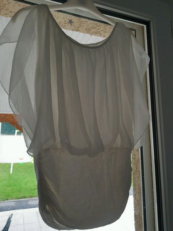 Haut blanc en voile