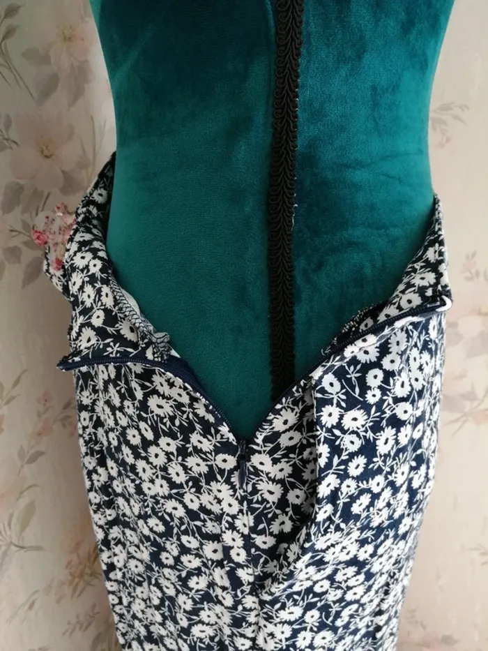Pantalon bleu marine fluide large à motifs fleurs blanches poches / shein / (40-42) - photo numéro 6