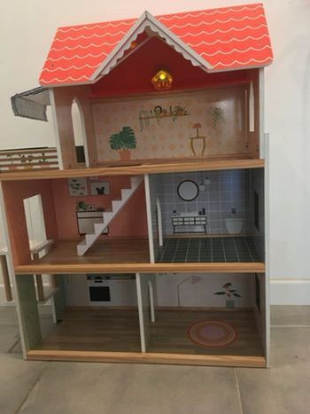 Grande maison poupée en bois toute équipée 