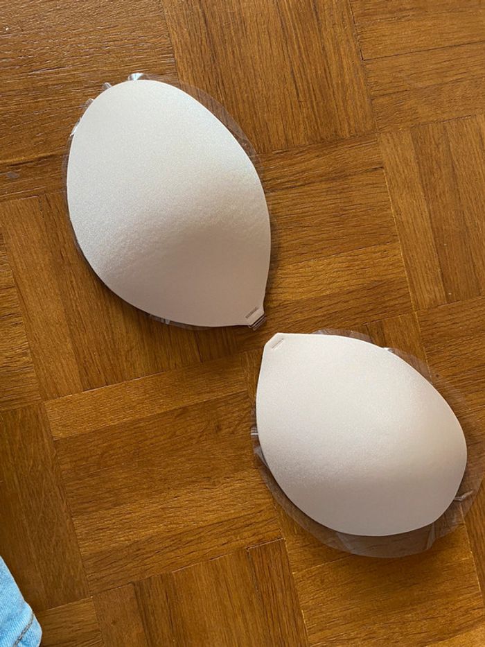 Soutien gorge adhésif - photo numéro 2