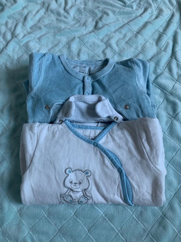 2 pyjamas