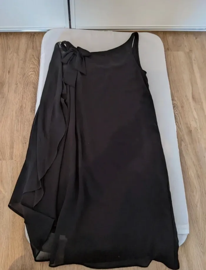 Jolie robe noire naf naf XS - photo numéro 2