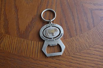 Porte clés/breloque  et ouvre boîtes Jersey