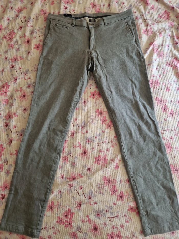 Pantalon droit gris très bon état Taille 46 Façonnable