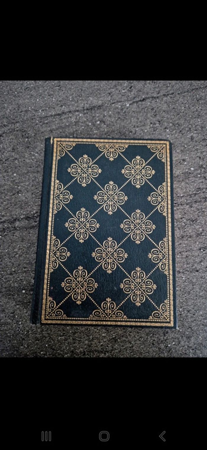 Livre Les Dents de la Mer 1974.