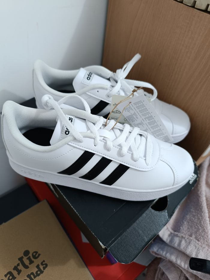 Basket adidas femme neuf avec étiquette (65€ - photo numéro 3