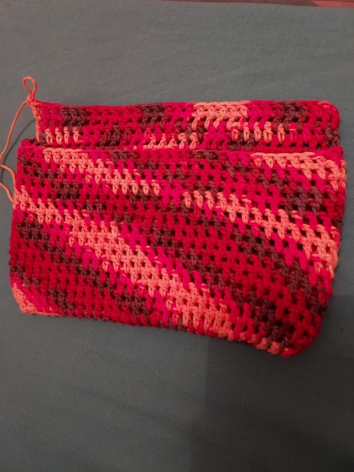 Crochet fait mains ( trousse et porte monnaie - photo numéro 2